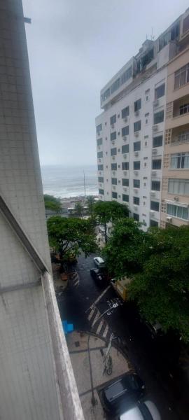 Quadra da praia vista para o mar